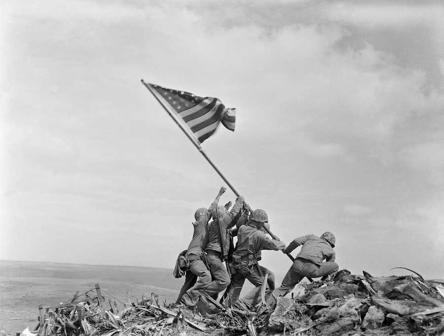 American soldiers rising the US flag on top of Mount Suribachi in Iwo Jima